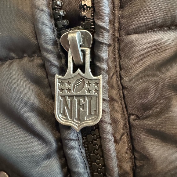 Men’s NFL Pro Line Las Vegas Raiders Puffer Jacket M Excellent Condition - Picture 6 of 9
